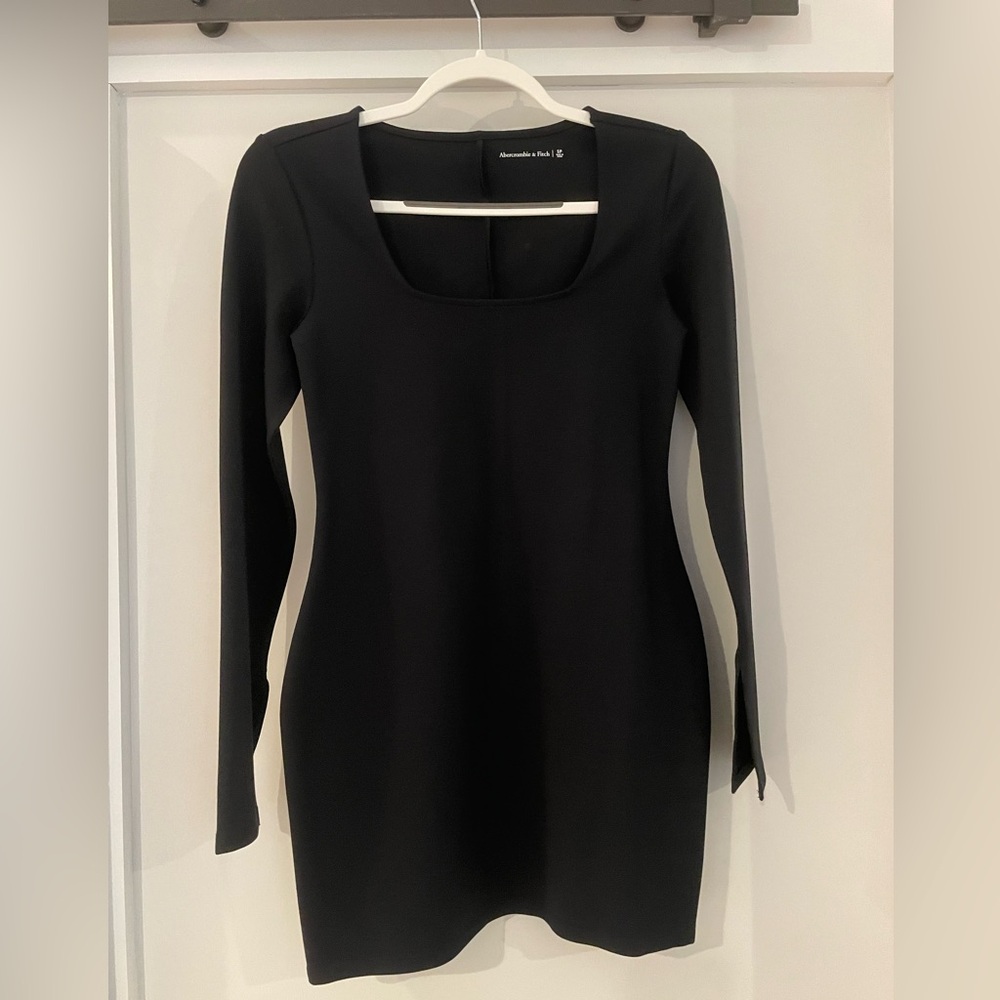 Abercrombie & Fitch Black Long-Sleeve Scoop Neck Dress with slit sleeves
